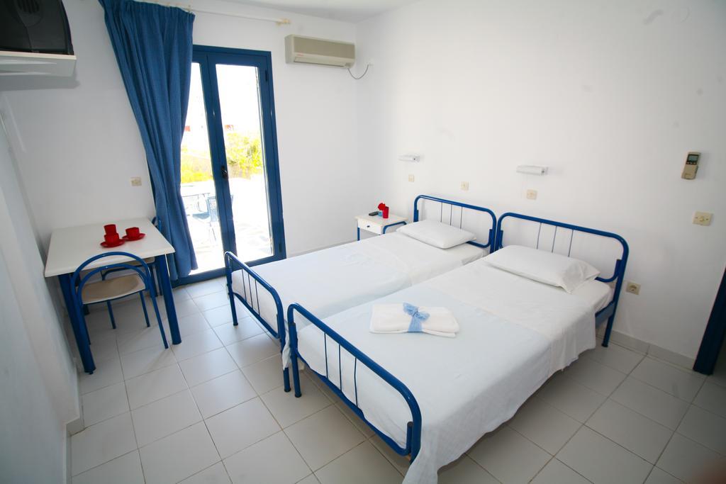 Gorgona Studios Livadi  Room photo